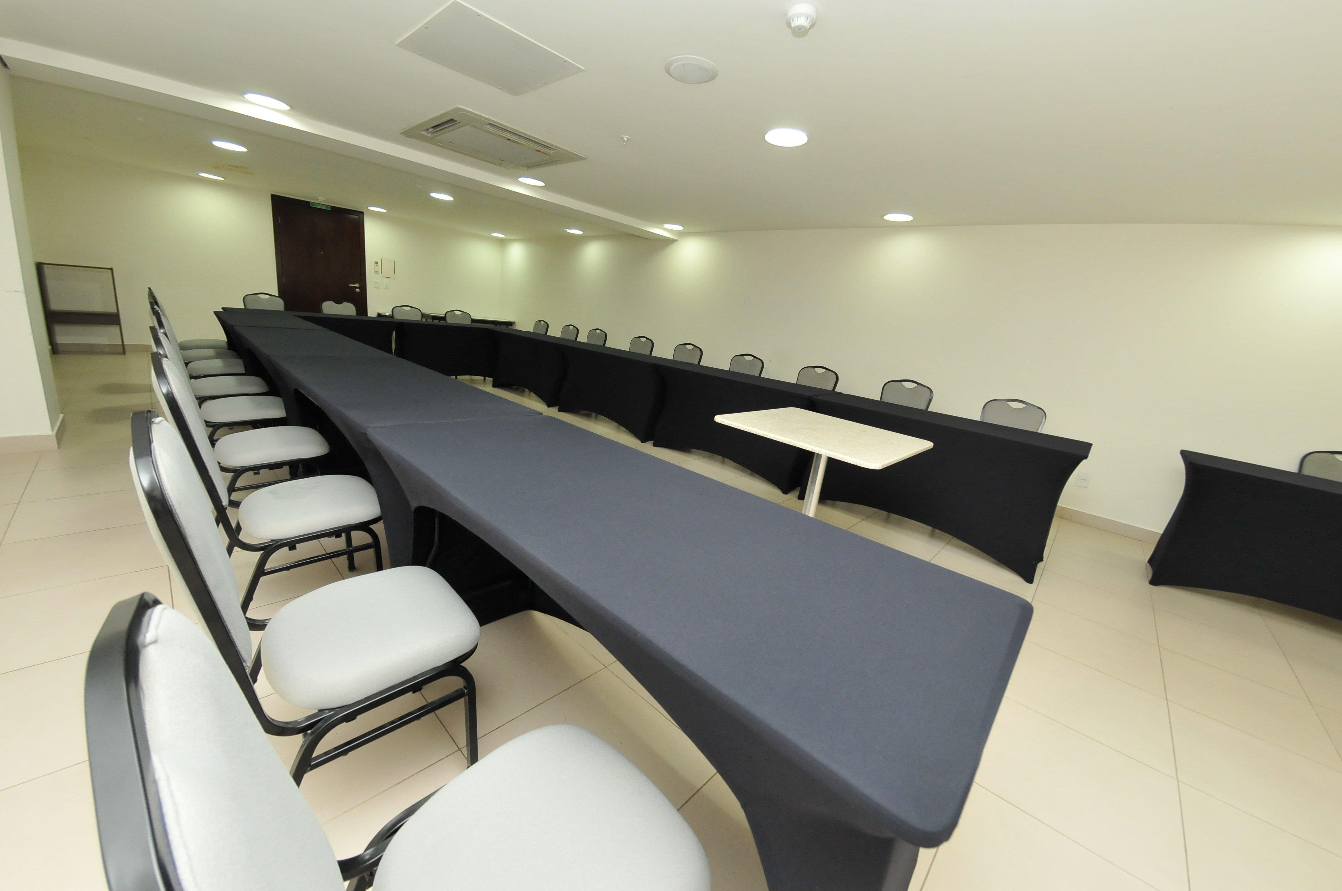 Hotel Inter Cuiaba Exterior foto A conference room at the National Museum of the Royal Navy