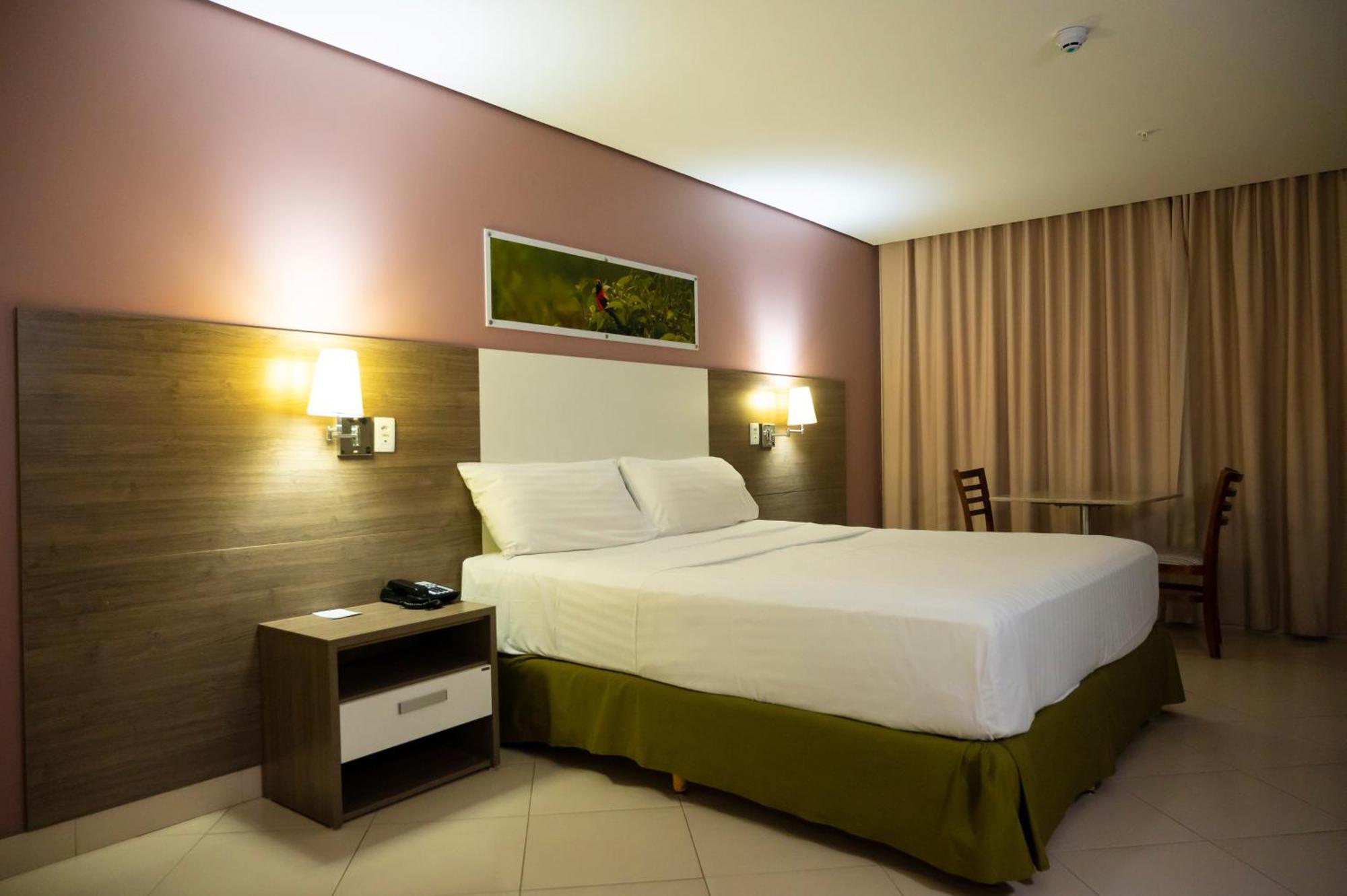 Hotel Inter Cuiaba Exterior foto A room at the hotel