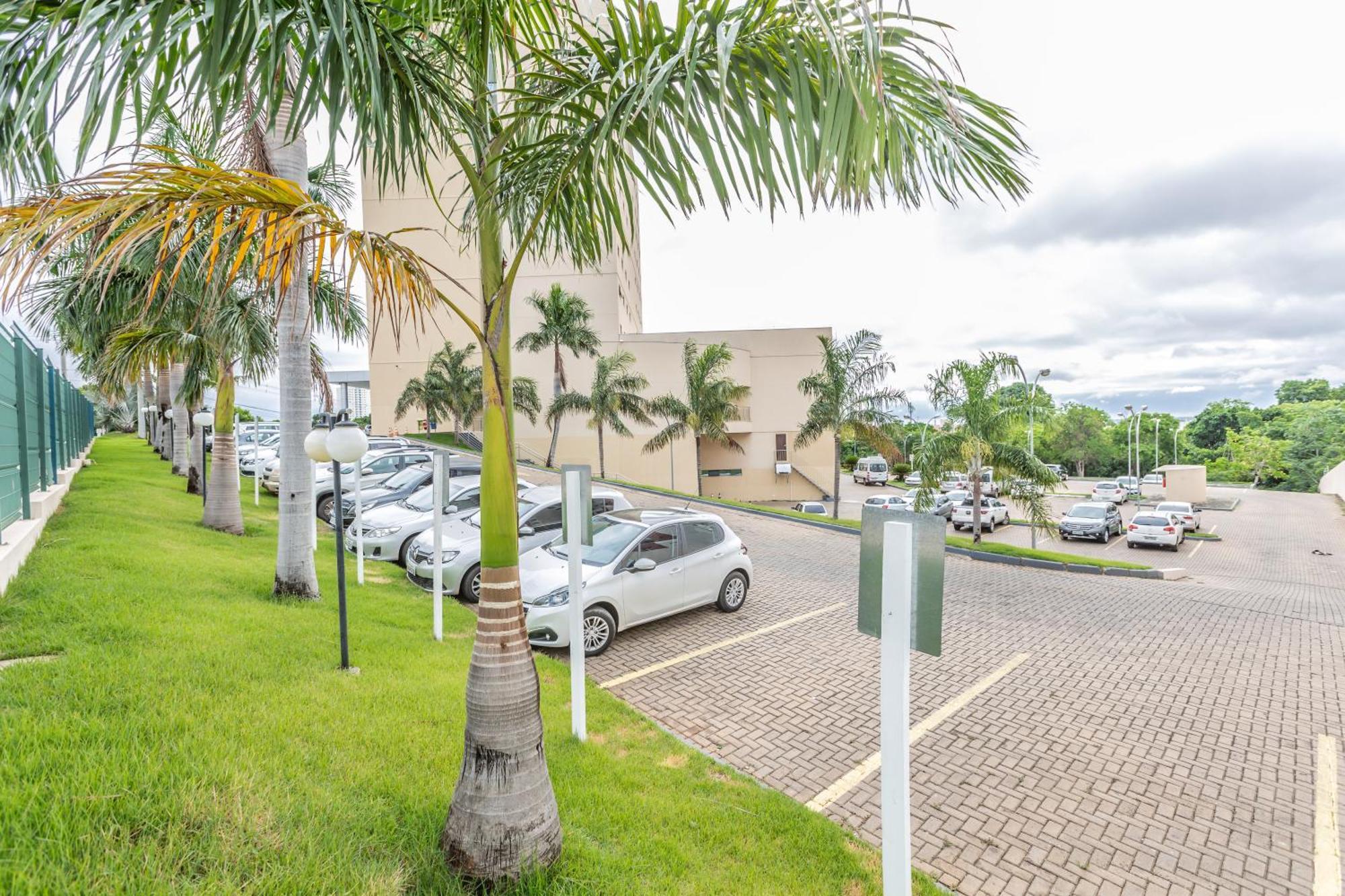 Hotel Inter Cuiaba Exterior foto Parking lot at the airport