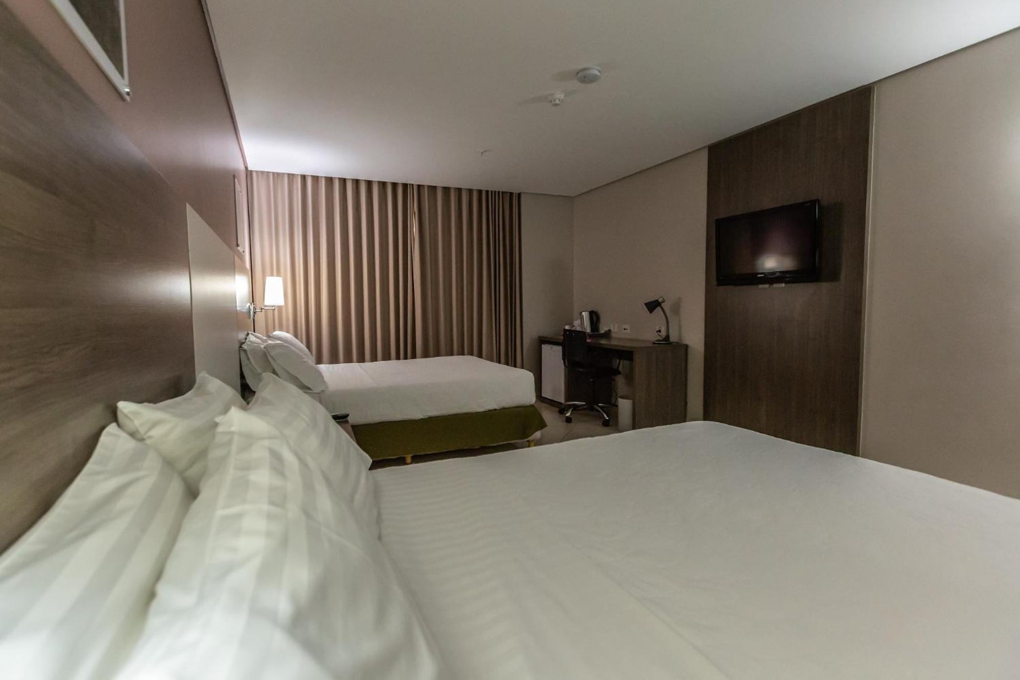 Hotel Inter Cuiaba Exterior foto A room at the hotel