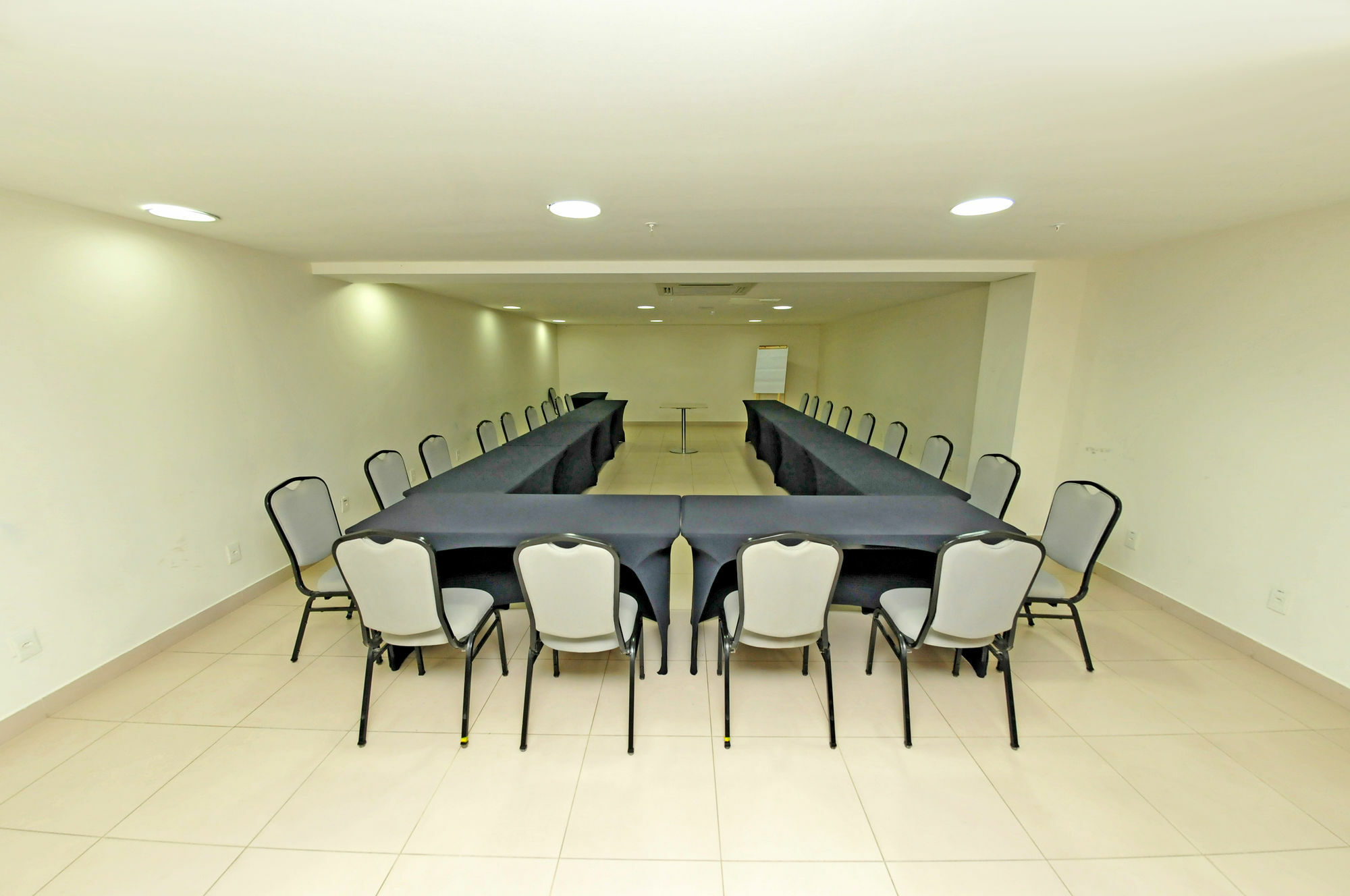 Hotel Inter Cuiaba Exterior foto A meeting room