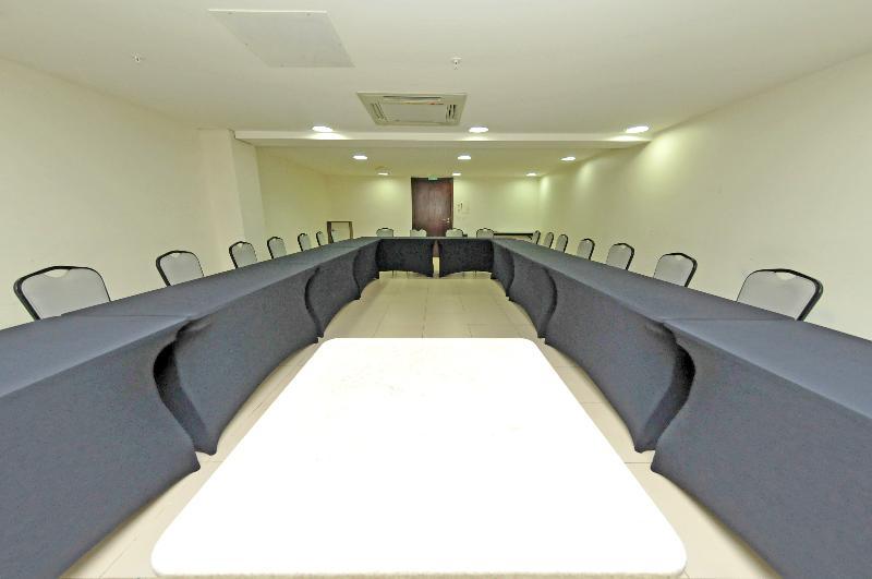 Hotel Inter Cuiaba Exterior foto A meeting room